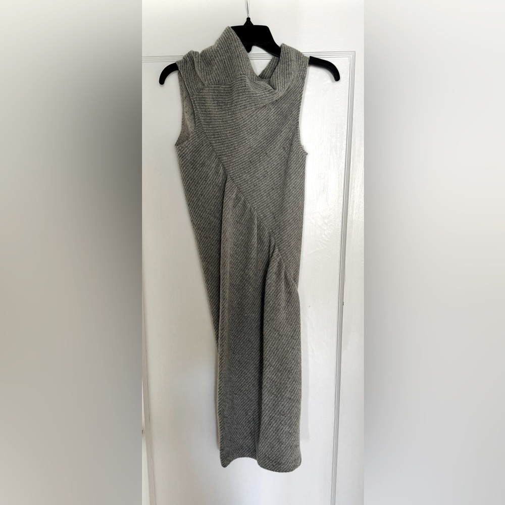 Chloe Wool dress. Label states US size 10 (fits like a size 4). Made in Italy.